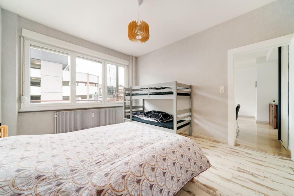 Superbe Appartement A Une Minute A Pied De La Gare Epinal Exterior photo